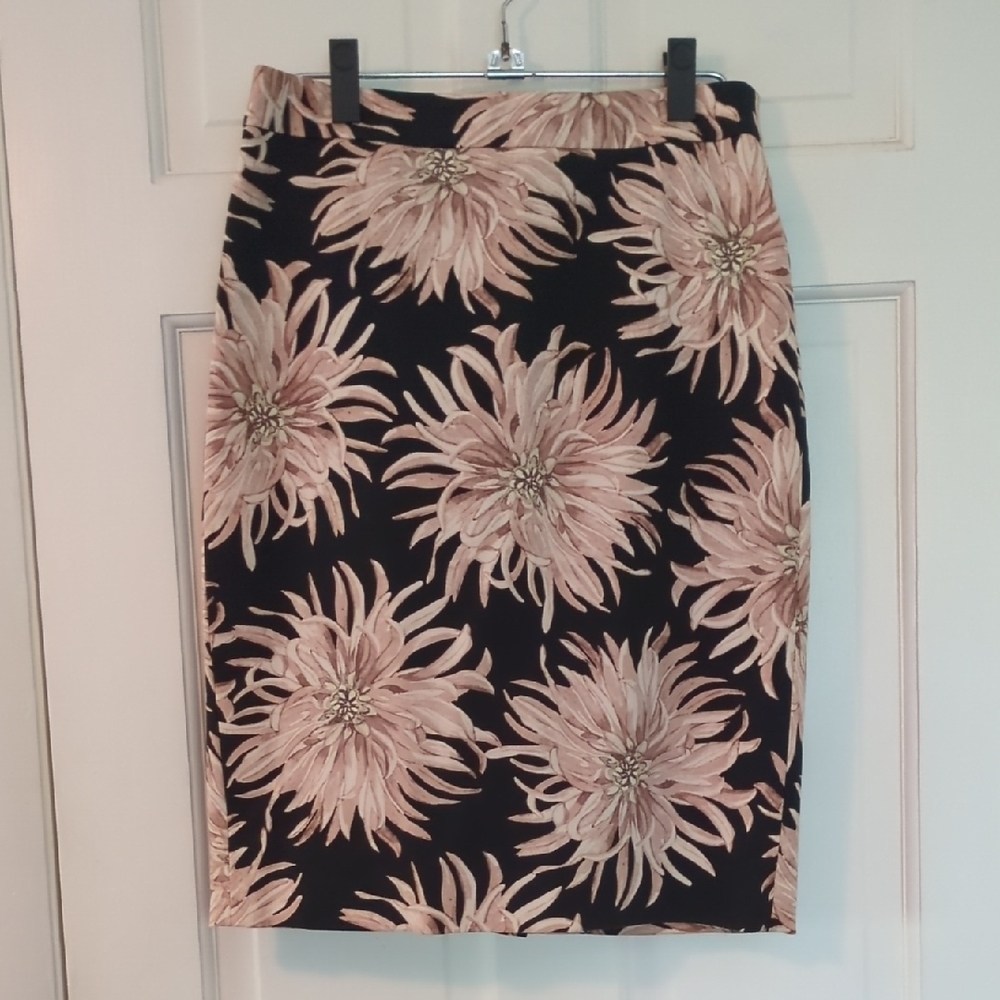 Ann Taylor Floral Pencil Skirt NWT Size 4